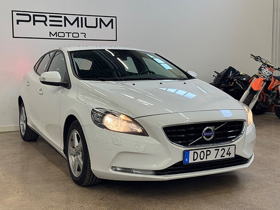 Volvo V40 2 of 15