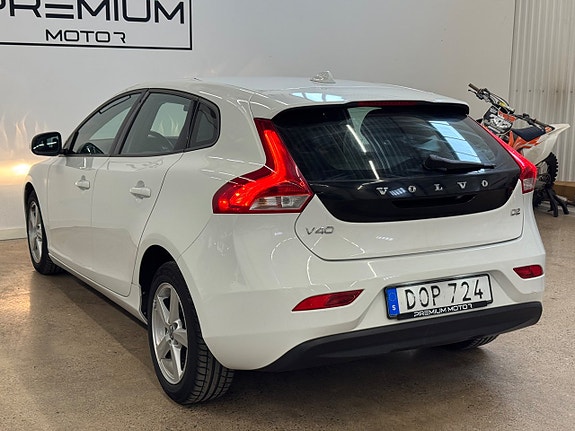 Volvo V40 5 of 15