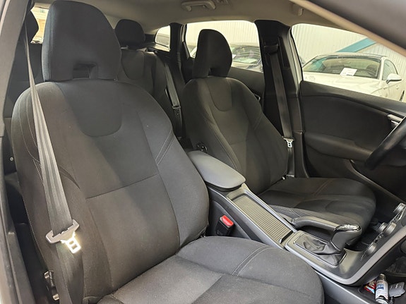 Volvo V40 9 of 15