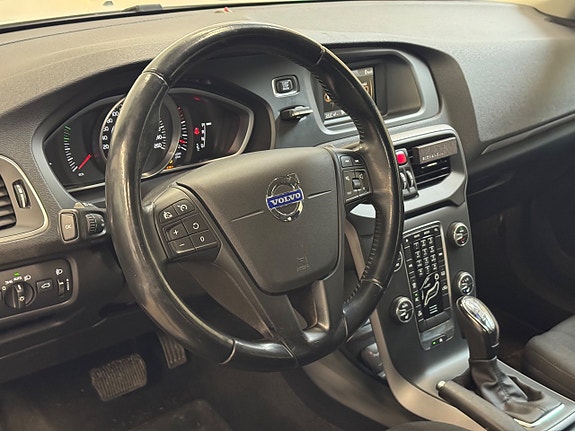 Volvo V40 12 of 15