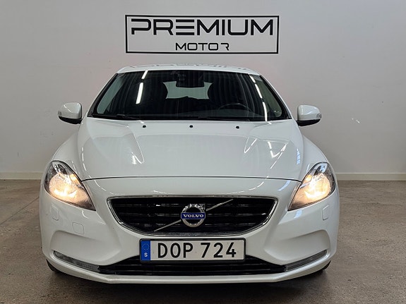 Volvo V40 3 of 15