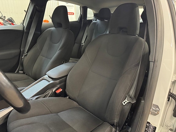 Volvo V40 8 of 15