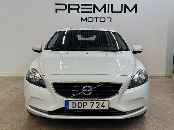 Volvo V40 3 of 15