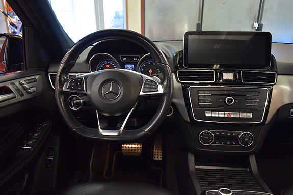 Mercedes-Benz GLE43 7 of 25