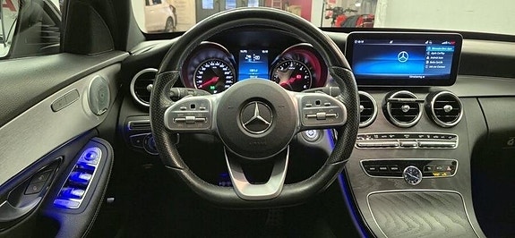 Mercedes-Benz C300 11 of 18