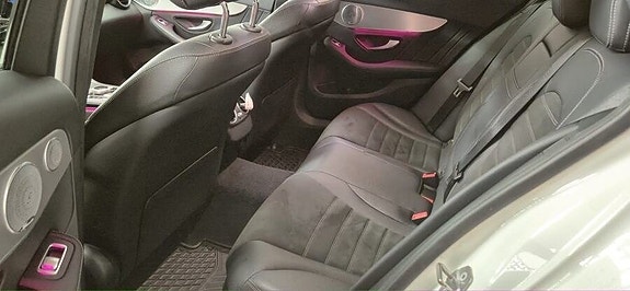 Mercedes-Benz C300 13 of 18