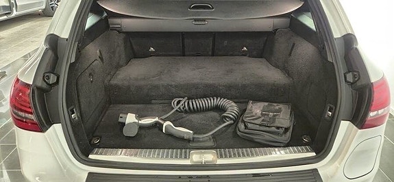 Mercedes-Benz C300 18 of 18