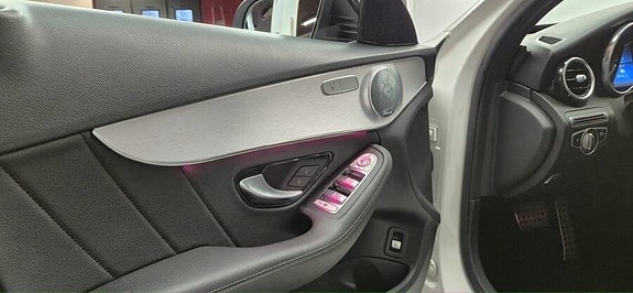 Mercedes-Benz C300 8 of 18