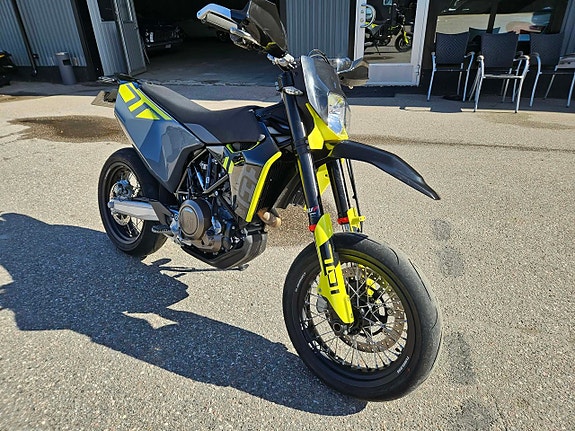 HUSKVARNA 701 Supermoto Finans från 940:-/mån