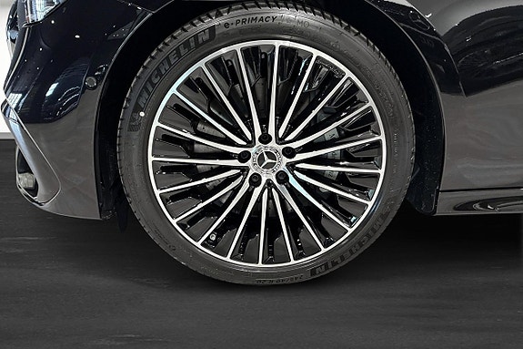 Mercedes-Benz E300 de 5 of 13