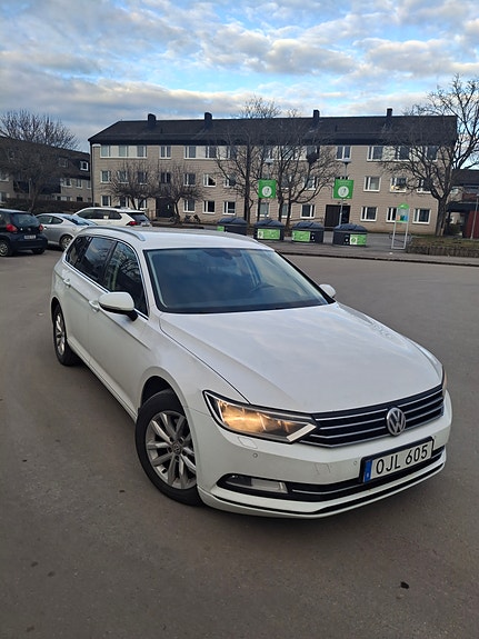 Volkswagen Passat 2 of 5