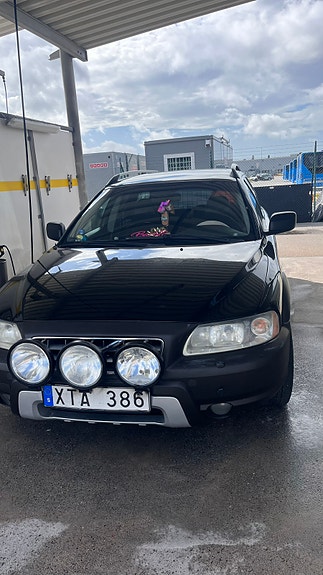 Volvo XC70 2 of 6