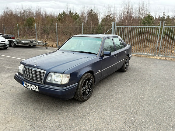 Mercedes-Benz E250 d 3 of 9