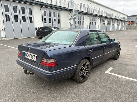 Mercedes-Benz E250 d 4 of 9