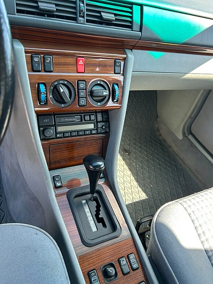 Mercedes-Benz E250 d 8 of 9