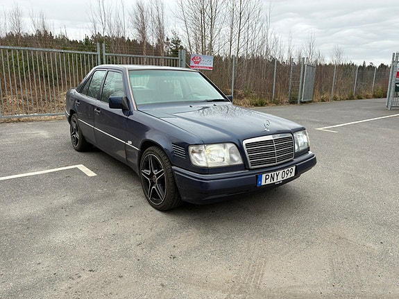 Mercedes-Benz E250 d 2 of 9