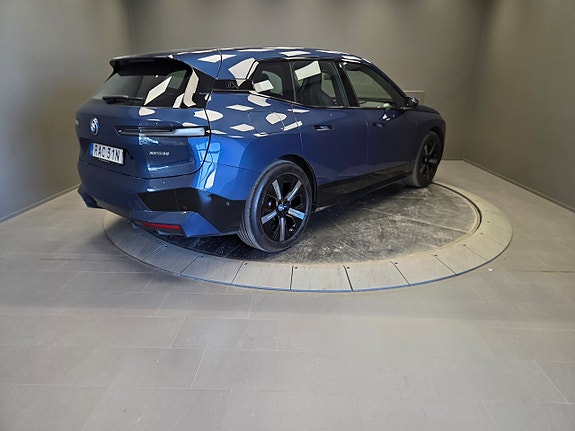 BMW iX 5 of 19