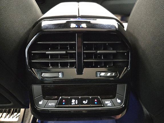 BMW iX 12 of 19