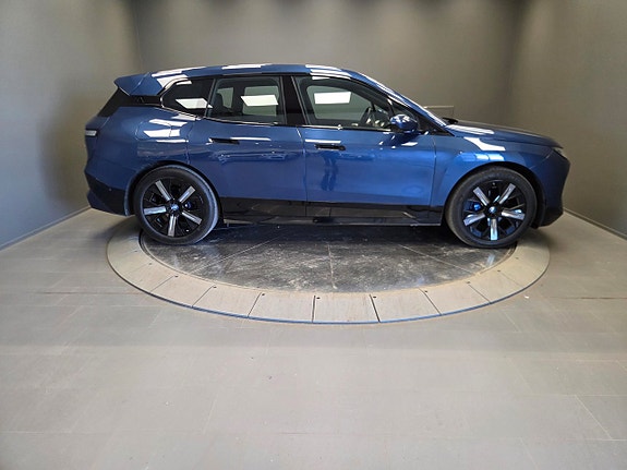BMW iX 6 of 19