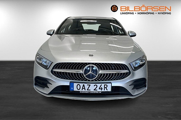 Mercedes-Benz A180 2 of 5