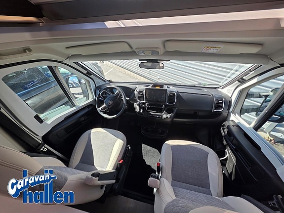 Adria Coral SUPREME 670SL 10 of 15