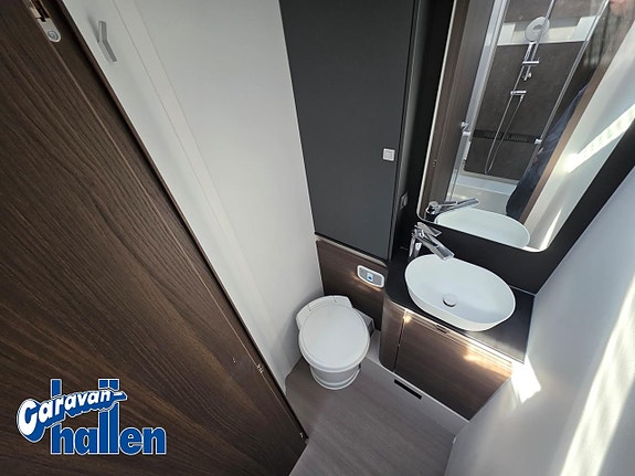 Adria Coral SUPREME 670SL 4 of 15