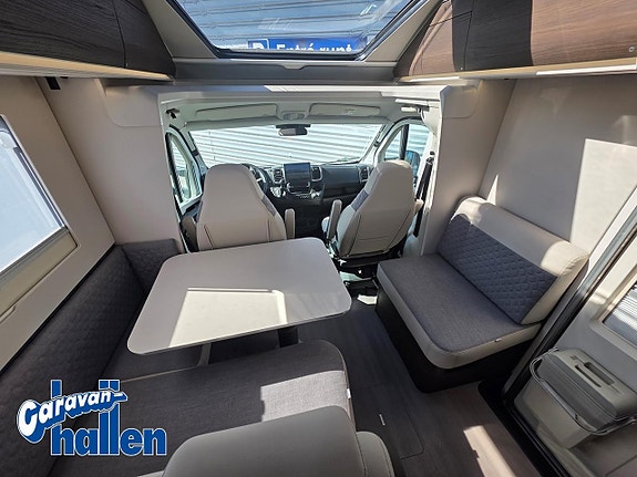 Adria Coral SUPREME 670SL 8 of 15