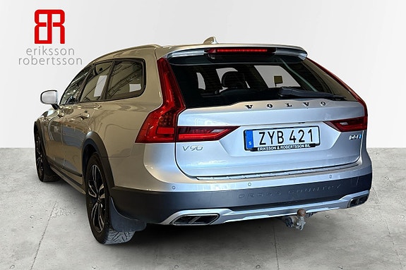 Volvo V90 Cross Country 3 of 5