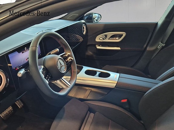 Mercedes-Benz CLA350 7 of 11