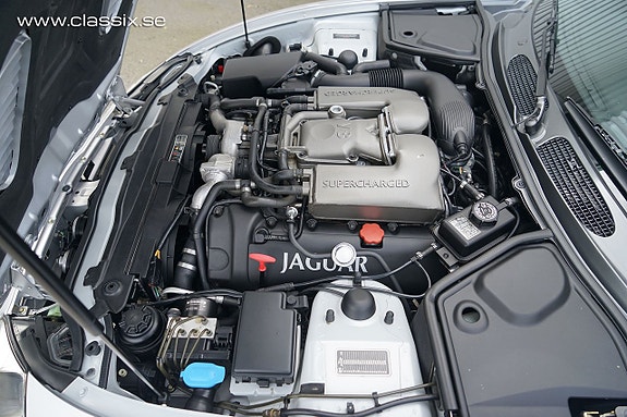 Jaguar XKR 3 of 5