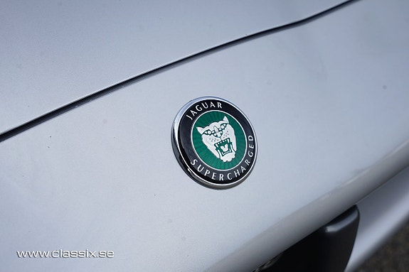 Jaguar XKR 2 of 5