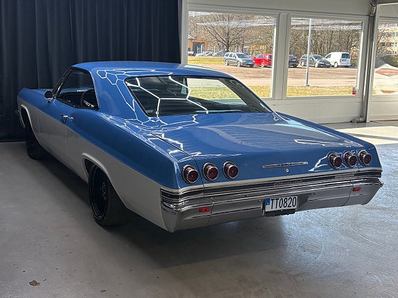 Chevrolet Impala 3 of 5