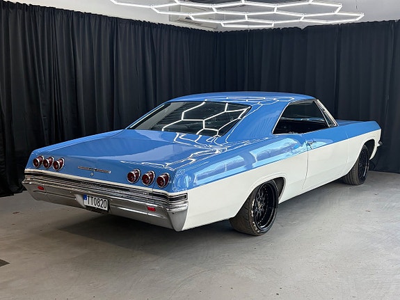 Chevrolet Impala 4 of 5
