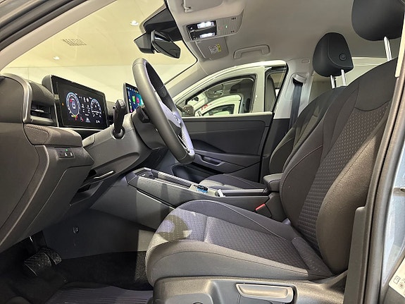 Volkswagen T-Roc 13 of 23