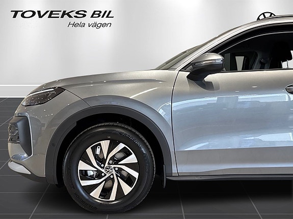 Volkswagen T-Roc 8 of 23