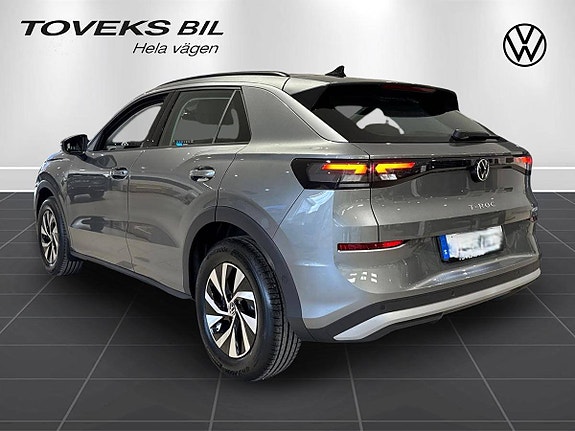 Volkswagen T-Roc 4 of 5
