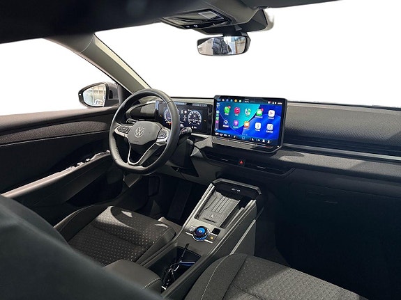 Volkswagen T-Roc 11 of 23