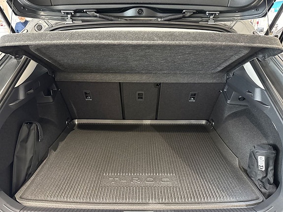 Volkswagen T-Roc 15 of 23
