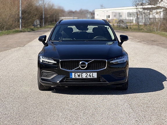 Volvo V60 2 of 5