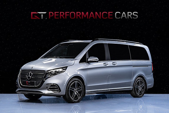 Mercedes-Benz V300 3 of 5