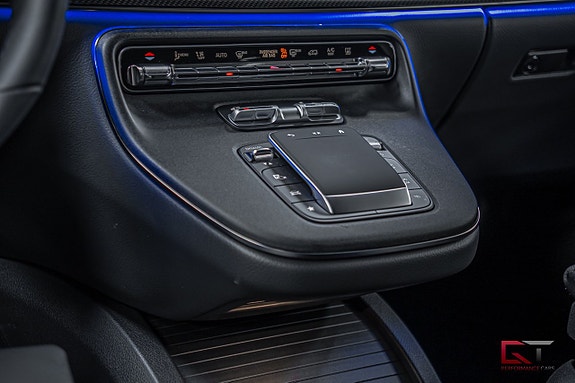 Mercedes-Benz V300 19 of 25