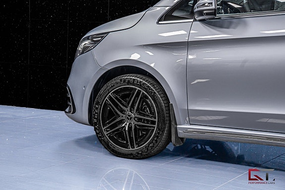 Mercedes-Benz V300 7 of 25