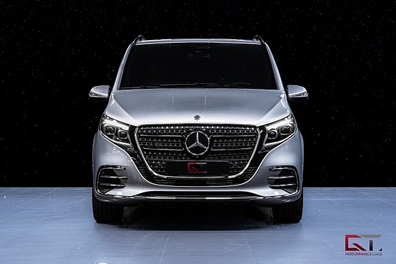 Mercedes-Benz V300 4 of 5