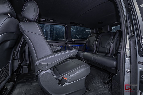 Mercedes-Benz V300 23 of 25