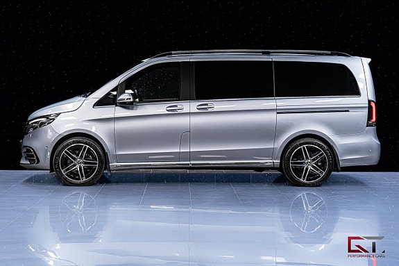 Mercedes-Benz V300 5 of 5