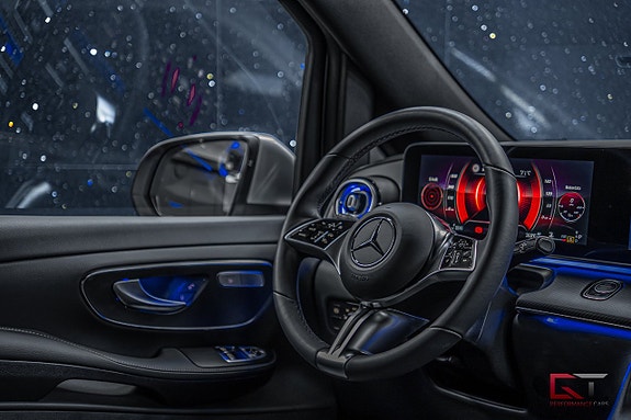 Mercedes-Benz V300 24 of 25