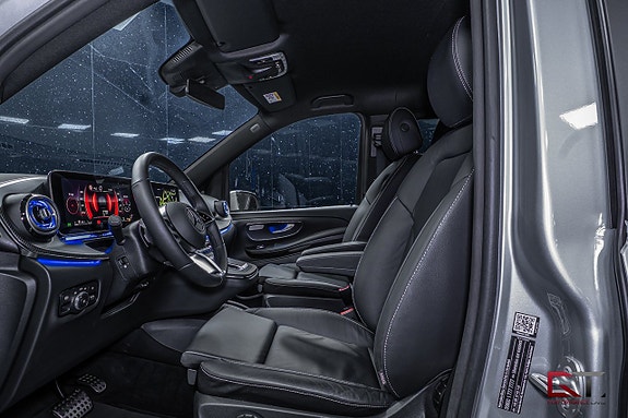 Mercedes-Benz V300 17 of 25