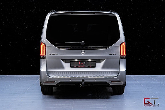 Mercedes-Benz V300 9 of 25