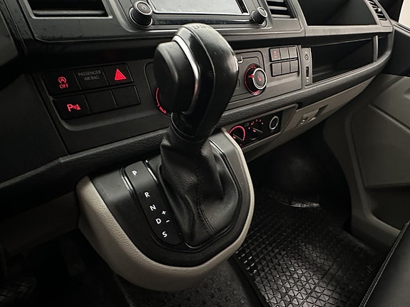 Volkswagen Transporter 18 of 27