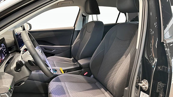 Volkswagen T-Roc 8 of 12